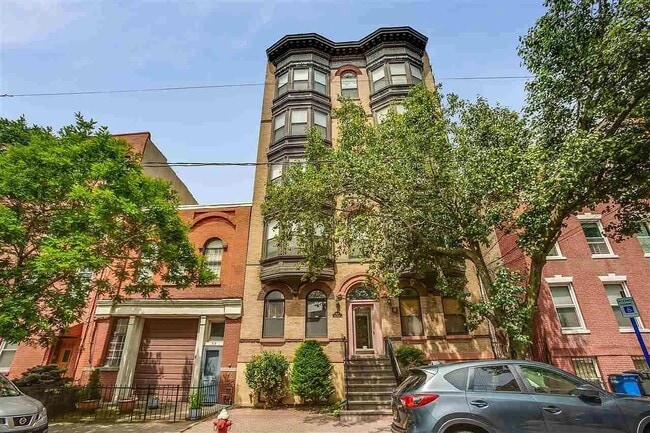 Building Photo - 214 Park Ave