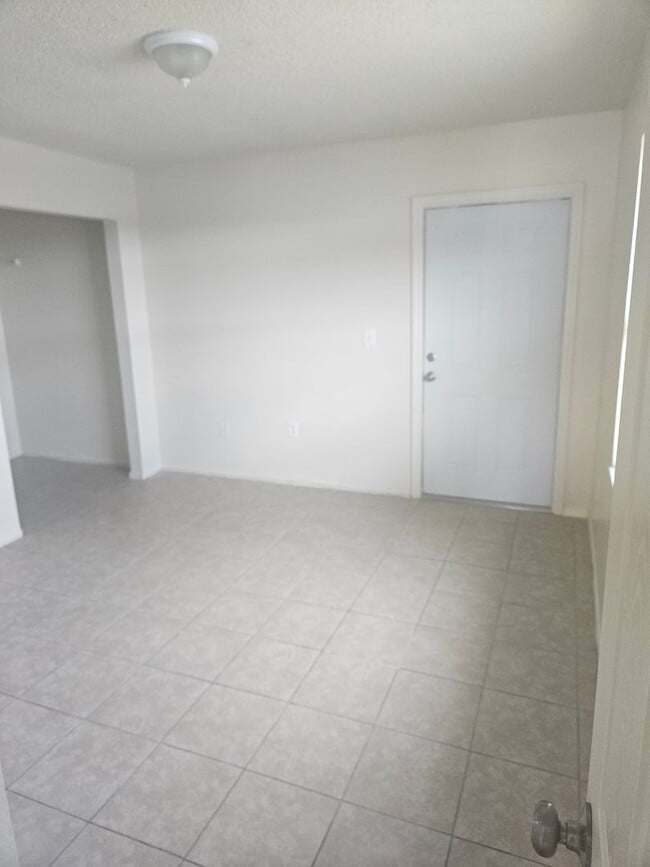 Building Photo - 3/2 DUPLEX