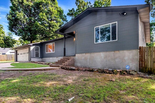 Building Photo - 4BR/3BA Updated Home – Quiet Cove + Fenced Yard!