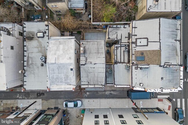 Building Photo - 604 S Delhi St