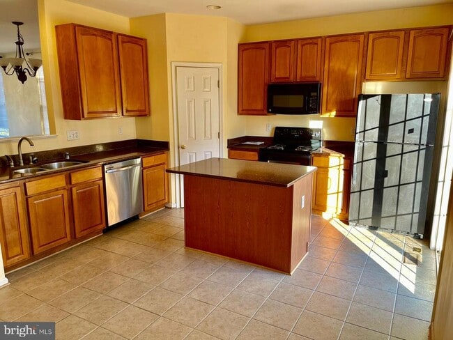 Building Photo - 1047 Lily Way