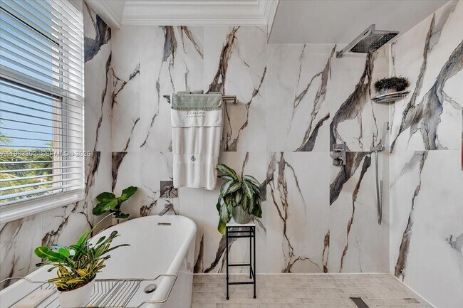 Building Photo - 1033 NE 17th Way