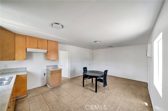 Building Photo - 6825 Simpson Ave