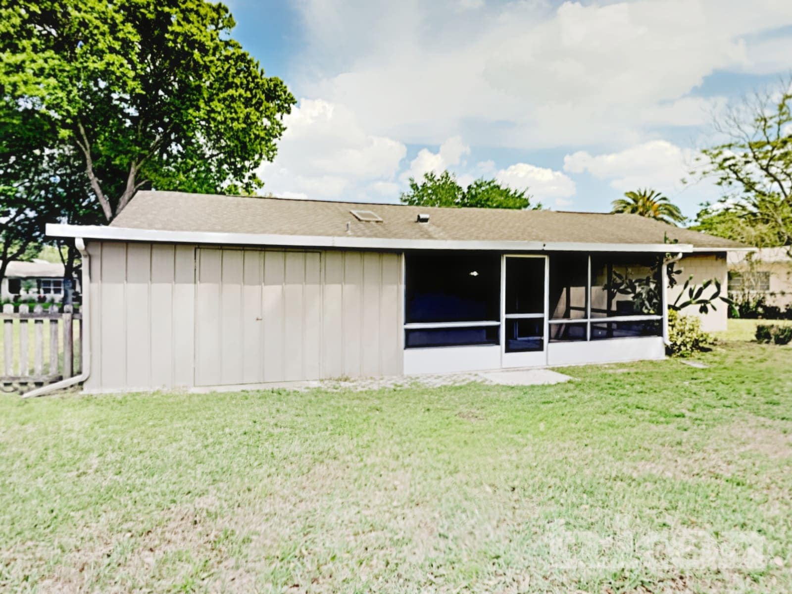 Building Photo - 802 Gullberry Ln