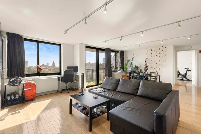 Building Photo - 700 Grove St