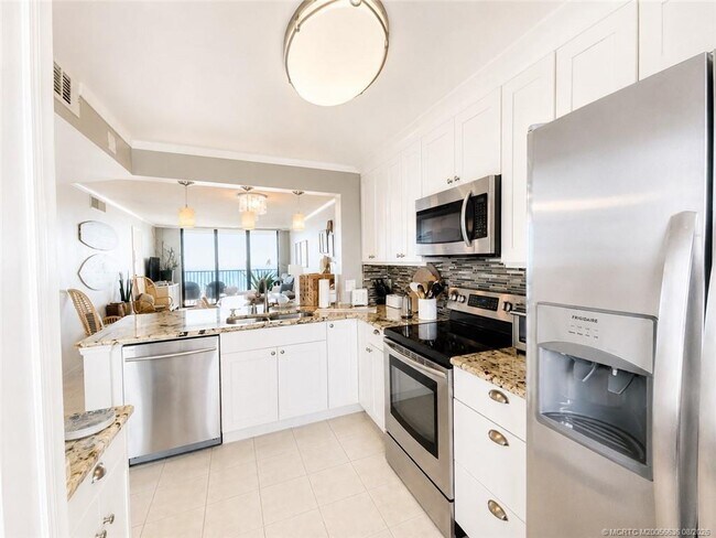 Building Photo - 7380 S Ocean Dr