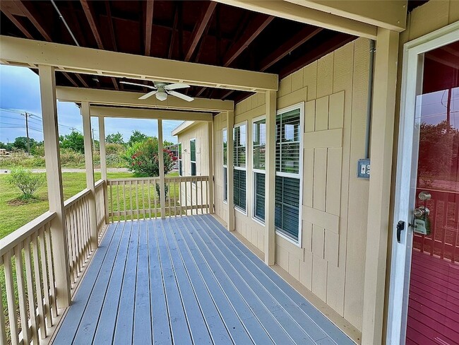 Building Photo - 831 Country Club Rd