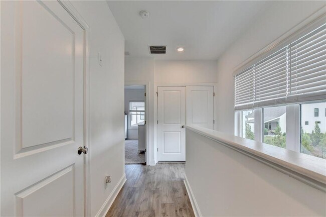 Building Photo - 522 Healy Dr