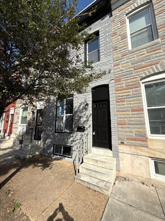 Building Photo - Three Bedroom Home in Baltimore