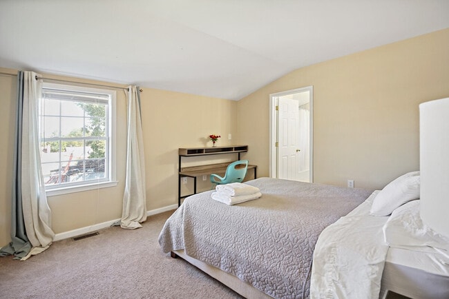 Building Photo - 300 Lawton St