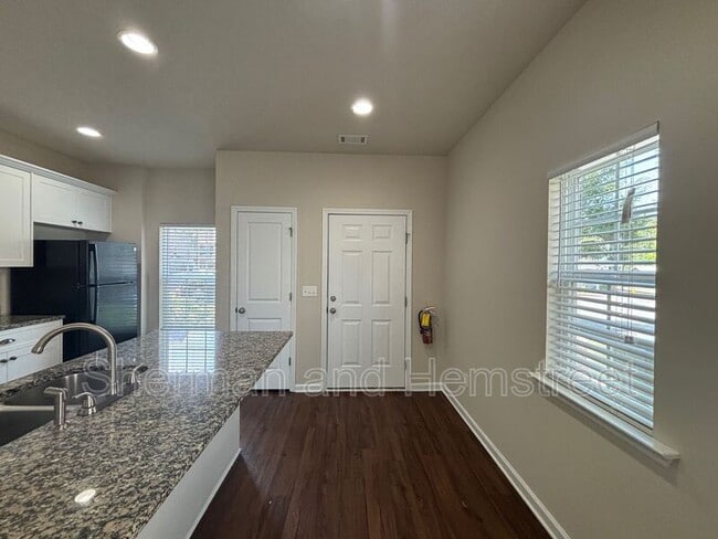 Building Photo - 404 Joiner Cir