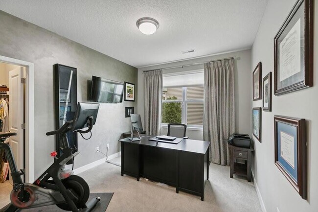 Building Photo - 9337 Bridle Way