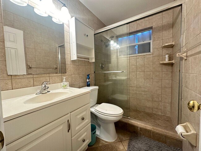 Building Photo - 740 NE 37th St