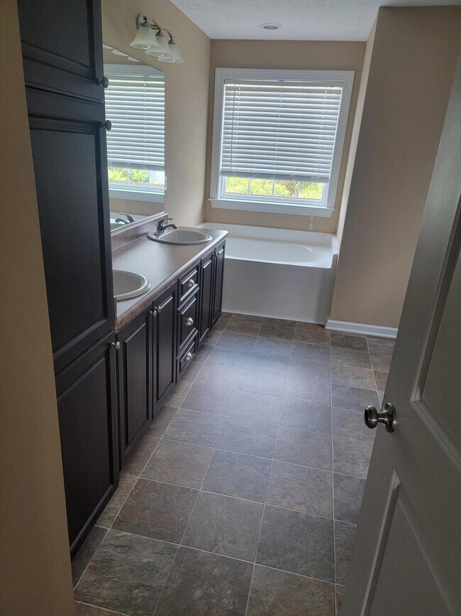 Building Photo - 832 Williford Run Dr