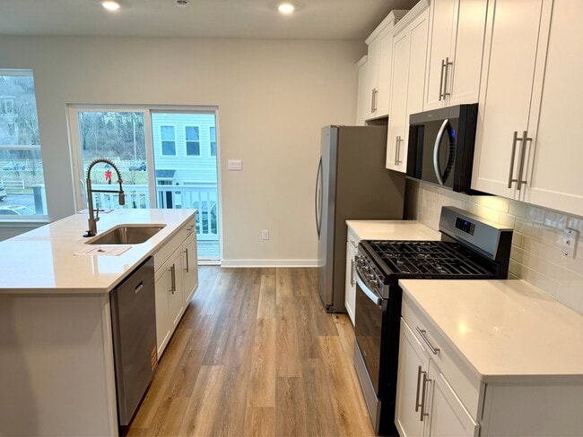 Building Photo - 531 Cooper St