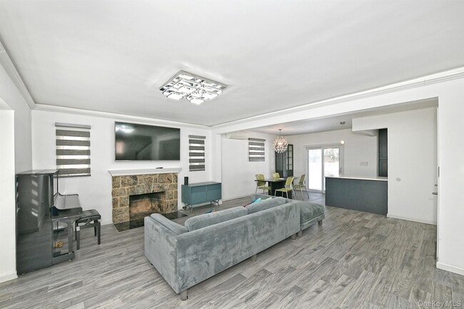 Building Photo - 222-03 Kingsbury Ave