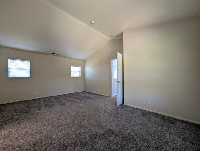 Building Photo - Beautiful 3-Bedroom, 2-Bath Home In The Barger Area of Eugene