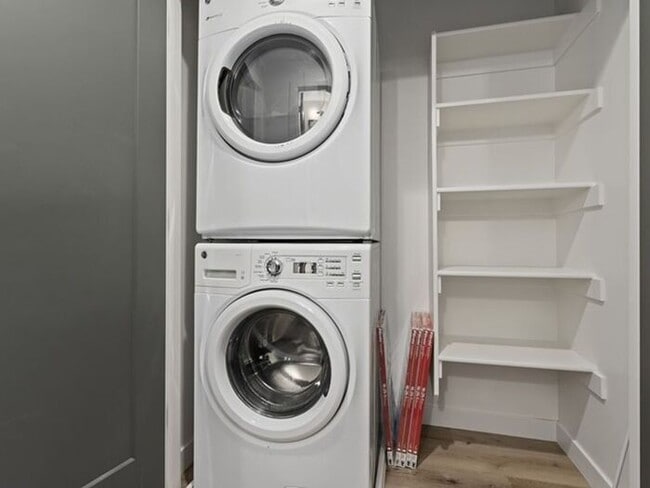 Building Photo - Downtown Beautiful 4 bed, 4 bath town-home