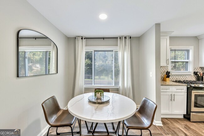 Building Photo - 811 Old Powder Springs Rd SW