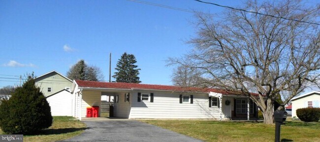 Building Photo - 301 Tichy Dr