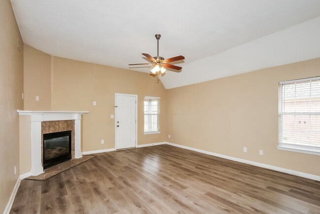 Building Photo - 8929 Bent Grass Loop E