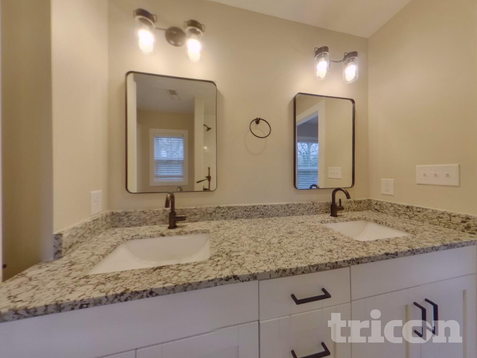 Building Photo - 3047 Ridge Ave