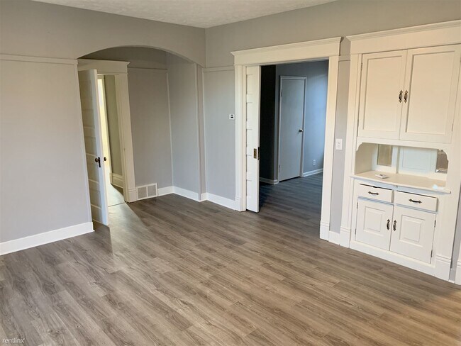 Building Photo - 2 br, 1 bath Duplex - 2530 West Gardner Av...