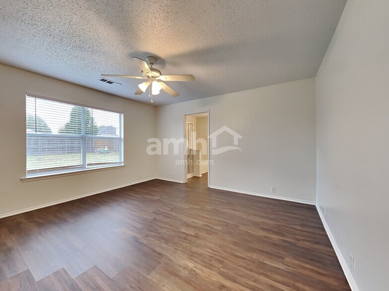 Building Photo - 1523 Wavecrest Dr