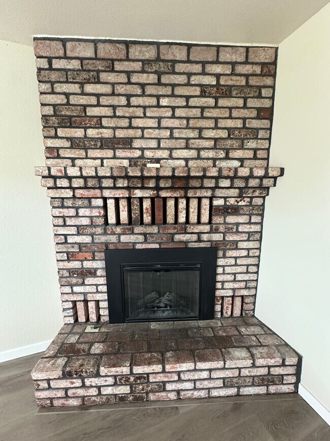 Building Photo - 1613 Carnation Ct