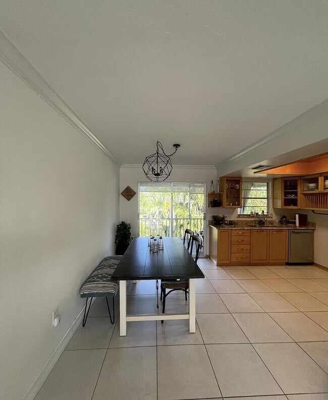 Building Photo - 1337 Center Ln