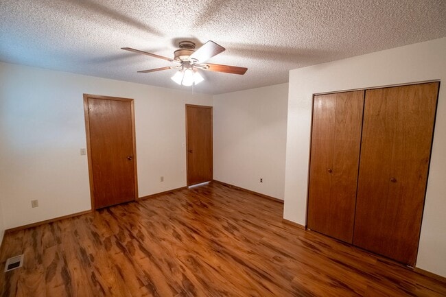Building Photo - Cute Duplex in CDA