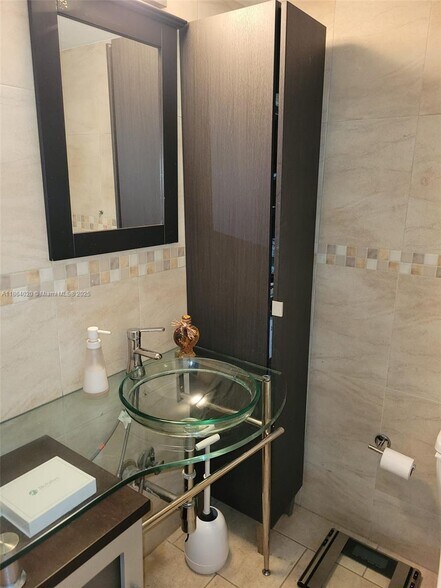 Building Photo - 20350 W Country Club Dr