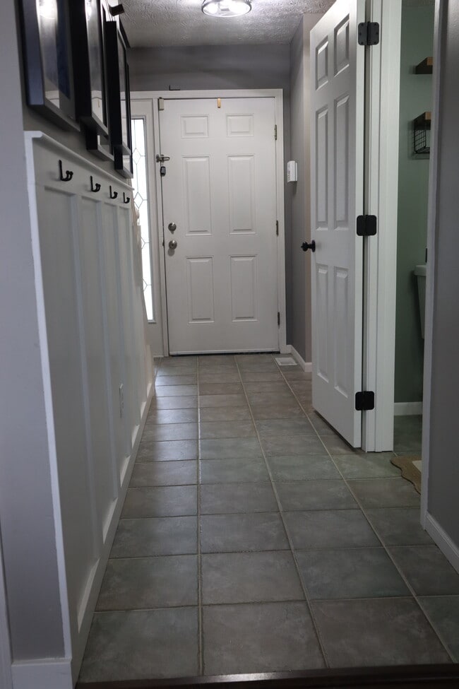 Building Photo - 3866 Lake Cumberland Way