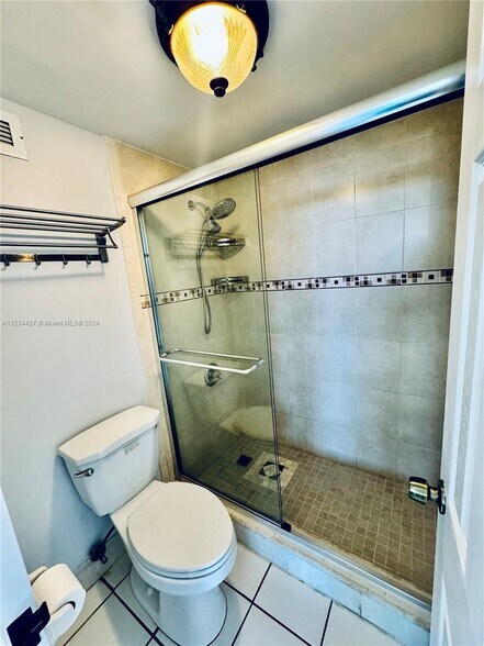 Building Photo - 2899 Collins Ave
