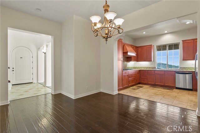 Building Photo - 32 Talmont