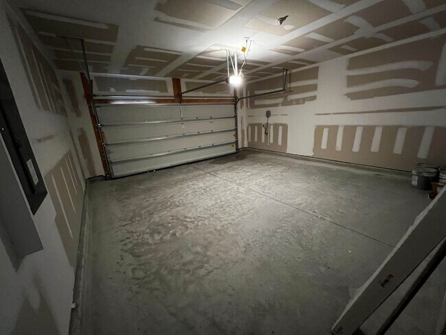 Building Photo - 711 Honeycomb Trl