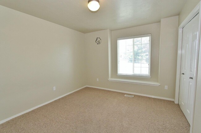 Building Photo - 9138 S Red Delicious Ave