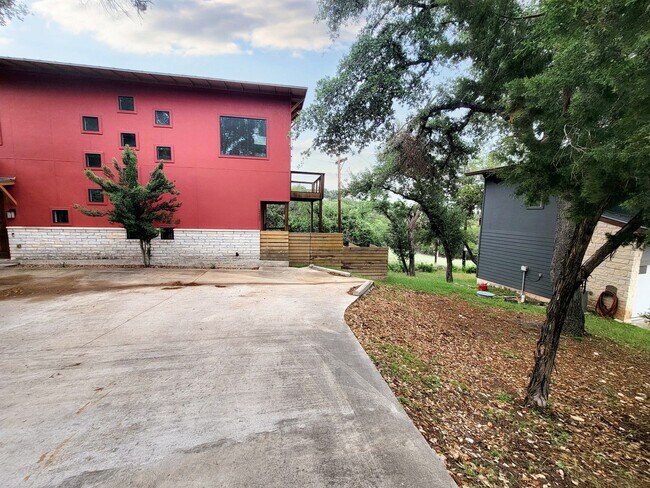 Building Photo - 325 Southwind Rd