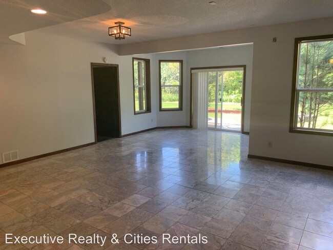 Building Photo - 6 br, 4 bath House - 6086 Summit Curve S