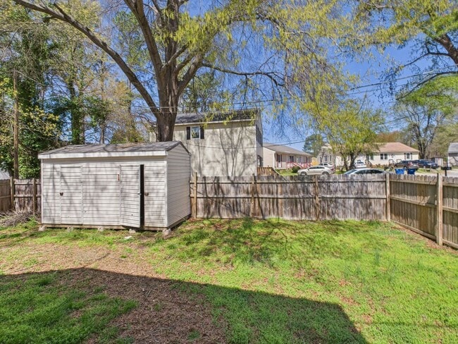 Building Photo - 5500 Stella Rd