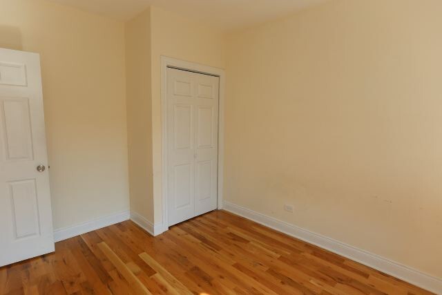 Building Photo - 633 W Cornelia Ave