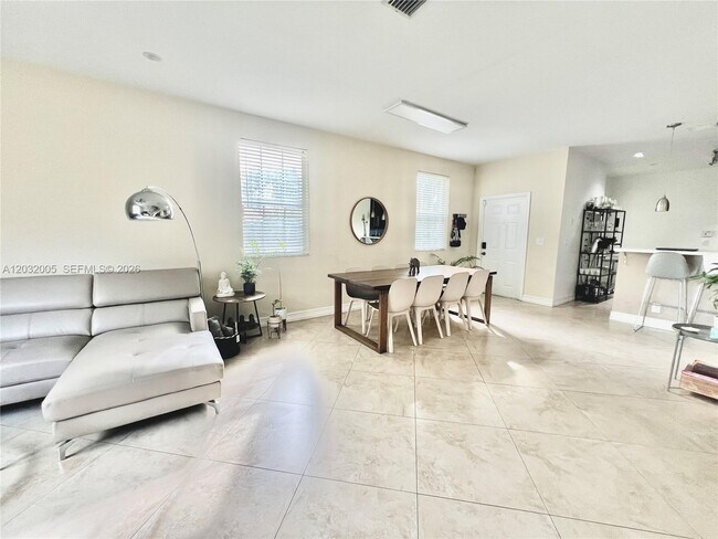 Building Photo - 2176 Salerno Cir