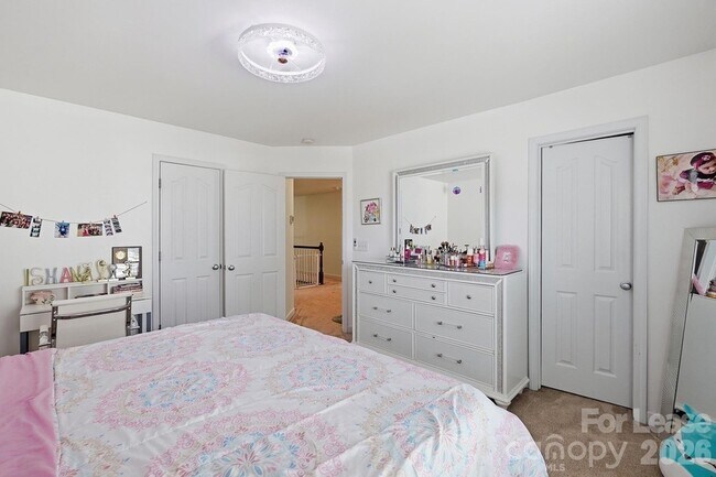 Building Photo - 8120 Madrigal Ct