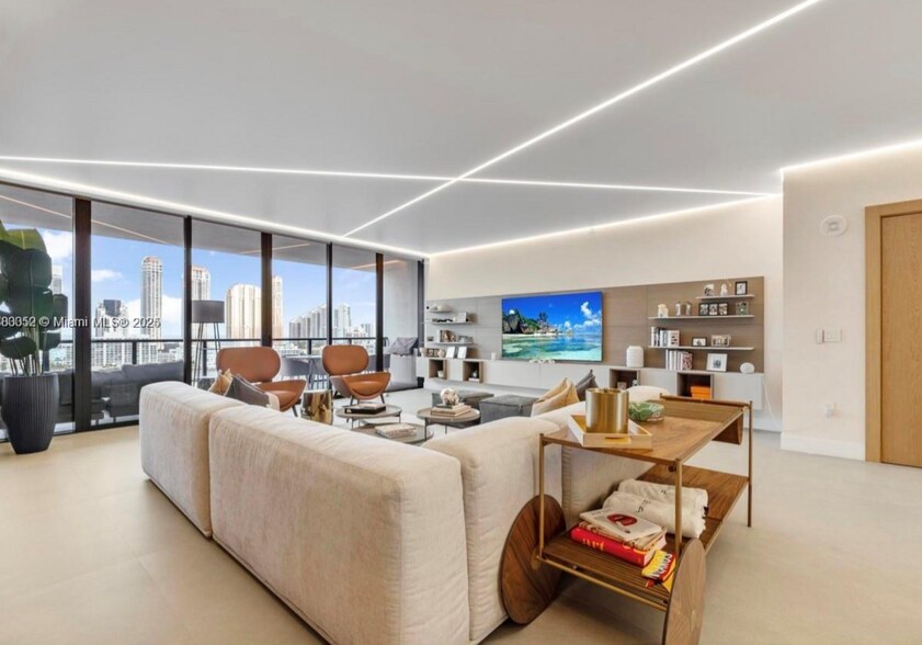 Building Photo - 5000 Island Estates Dr