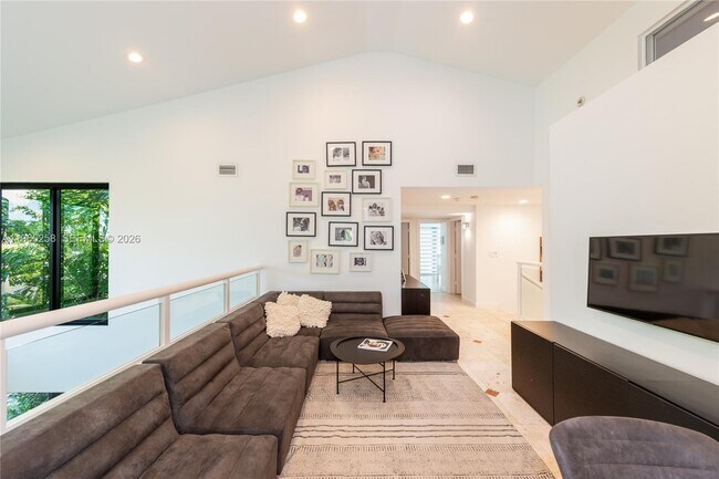 Building Photo - 650 Curtiswood Dr