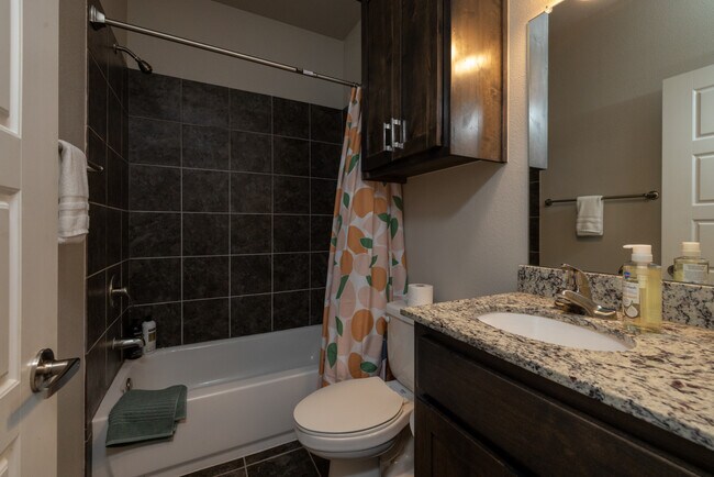 Building Photo - 2307 N Elm St