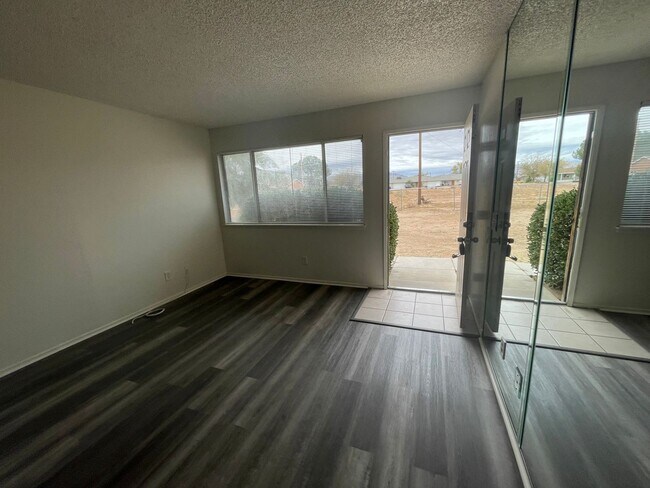 Building Photo - 3711