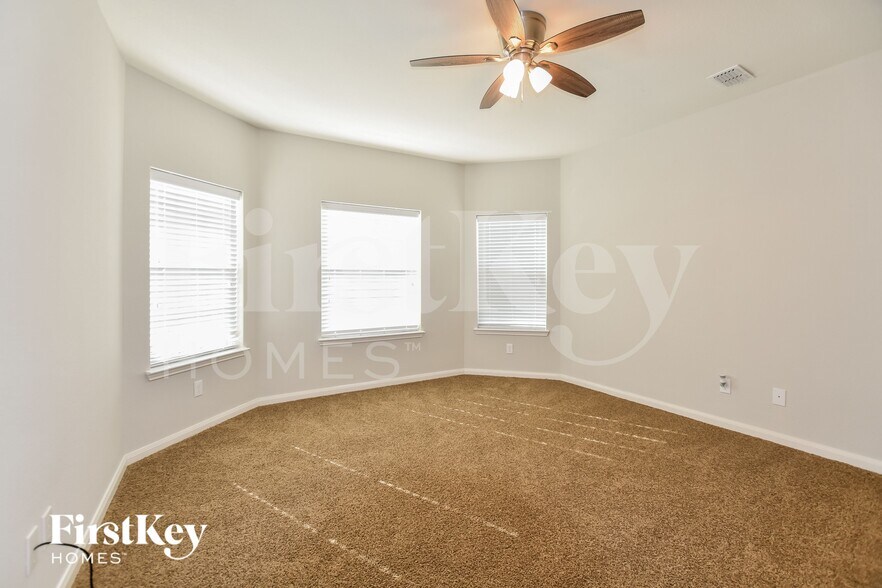 Building Photo - 9005 Woodfern Dr