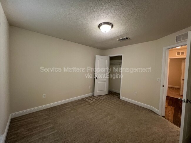 Building Photo - 7037 Season Dr