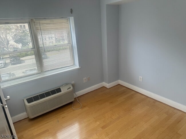 Building Photo - 70 S Munn Ave